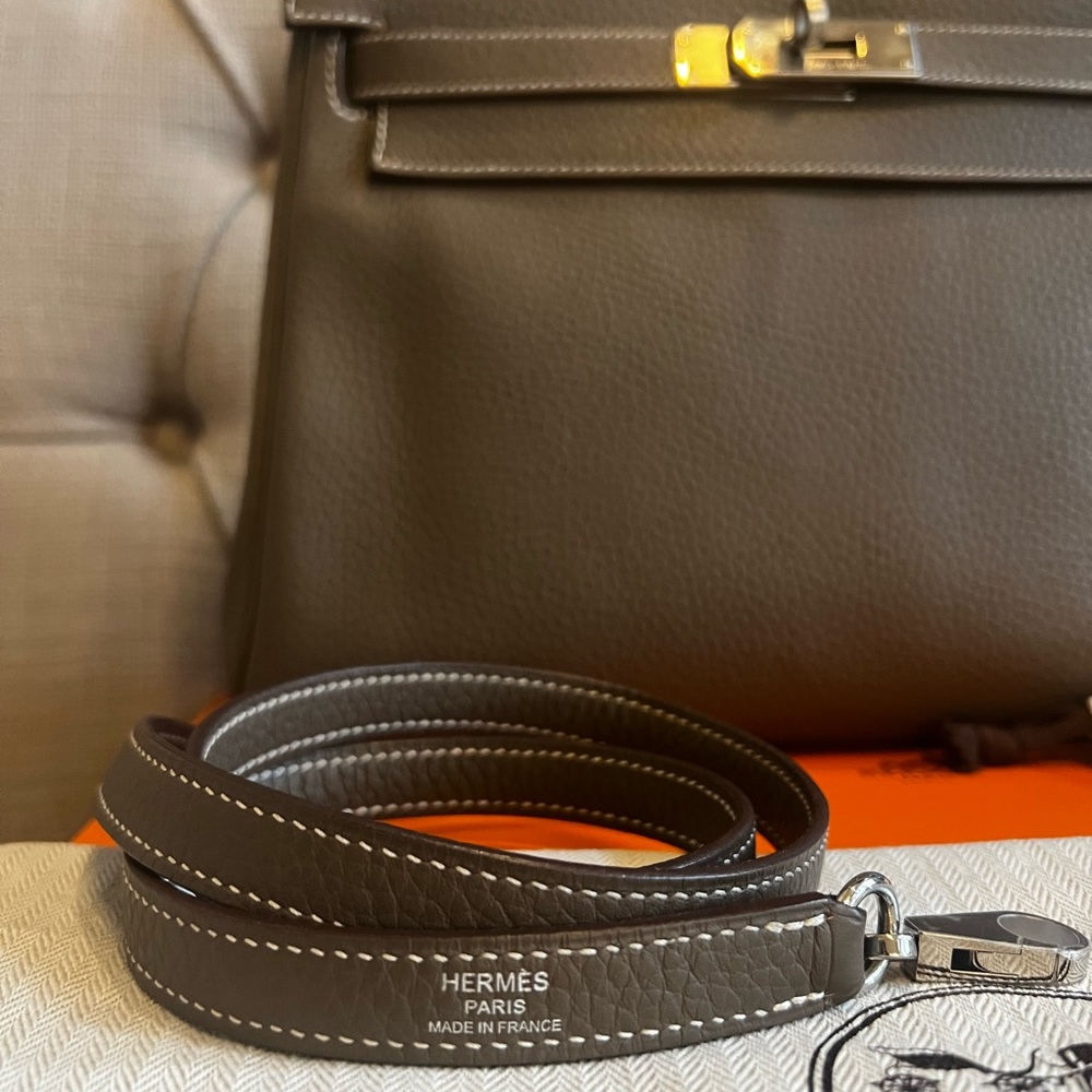 ❌SOLD❌Kelly 28 Etoupe with PHW 
Togo leather Stamp R Square 2014 - Picture 13 of 16